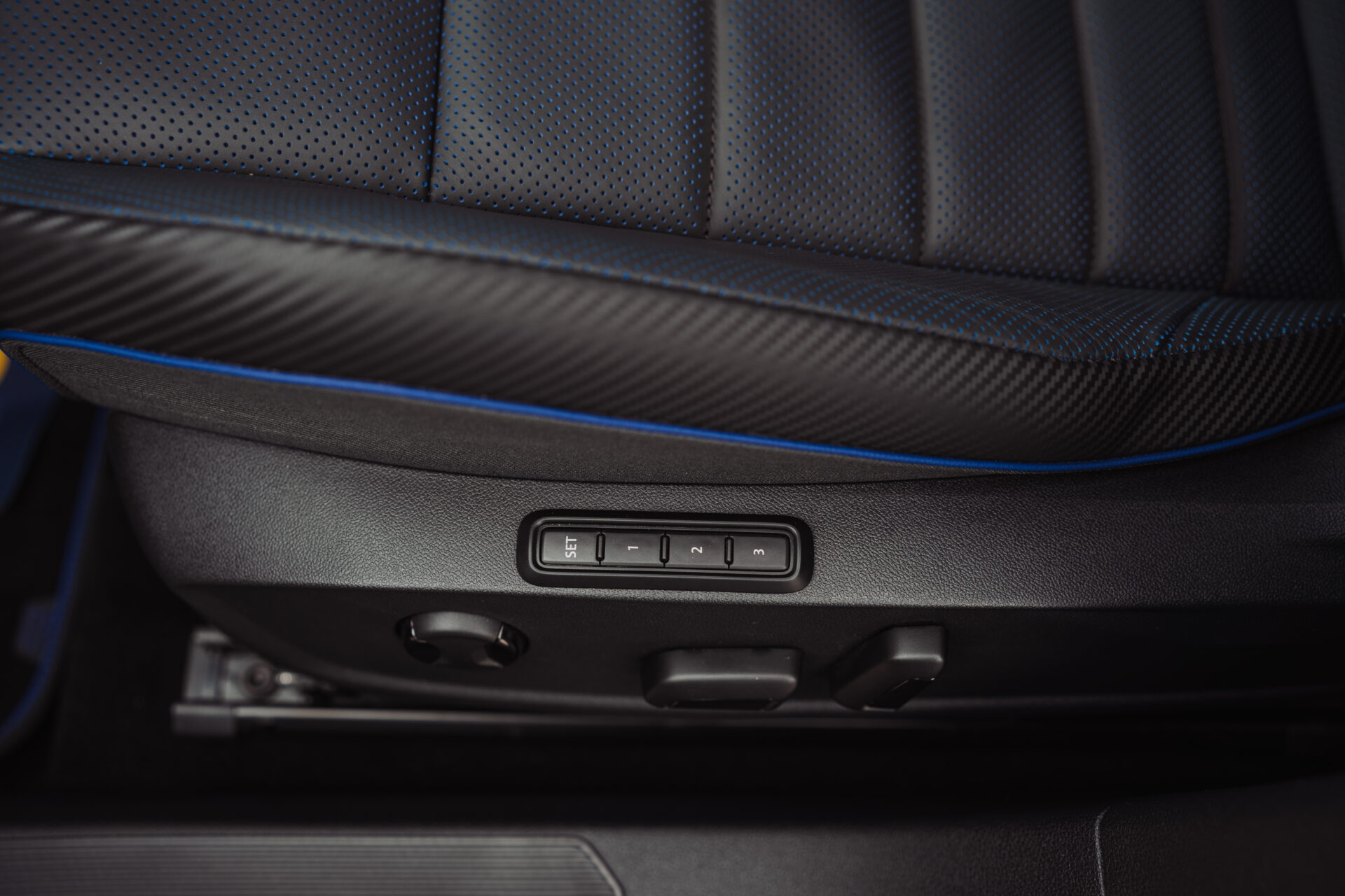 Golf 8 R - 4MOTION | AKRA | PANO | H&K | DCC | DRIFT MODE - Afbeelding 22