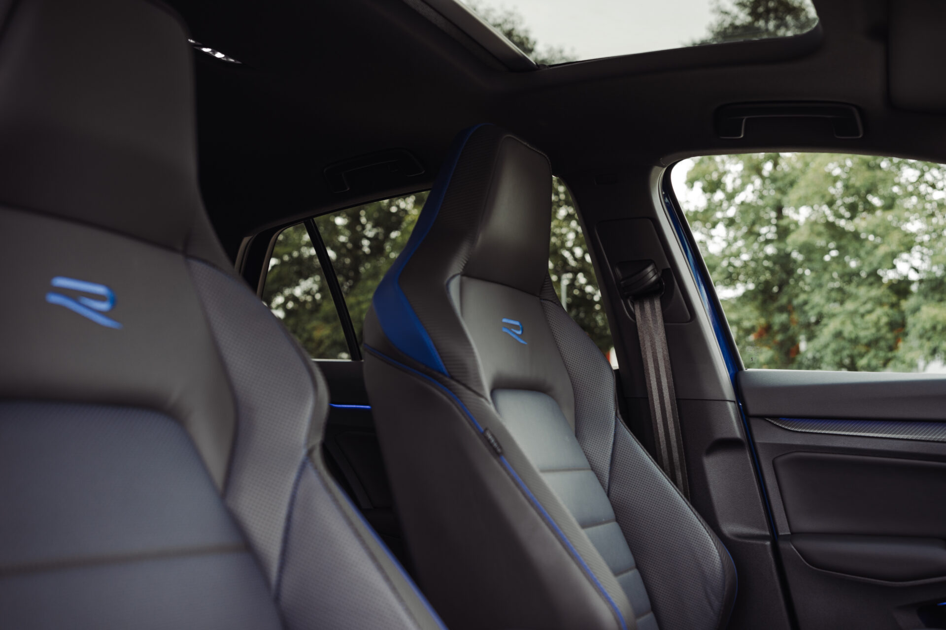 Golf 8 R - 4MOTION | AKRA | PANO | H&K | DCC | DRIFT MODE - Afbeelding 20