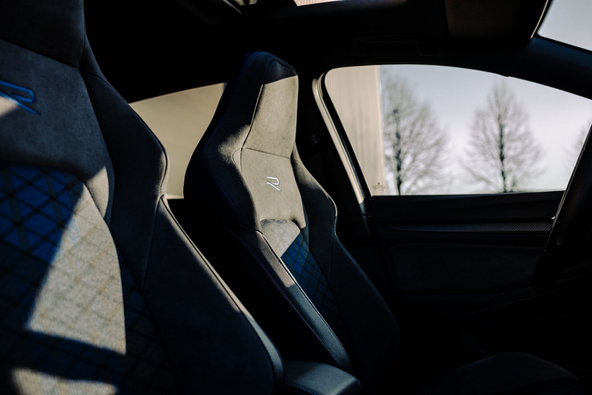 Golf 8 R - 4 MOTION | AKRA | PANO | H&K | DCC | DRIFT MODE - Afbeelding 16