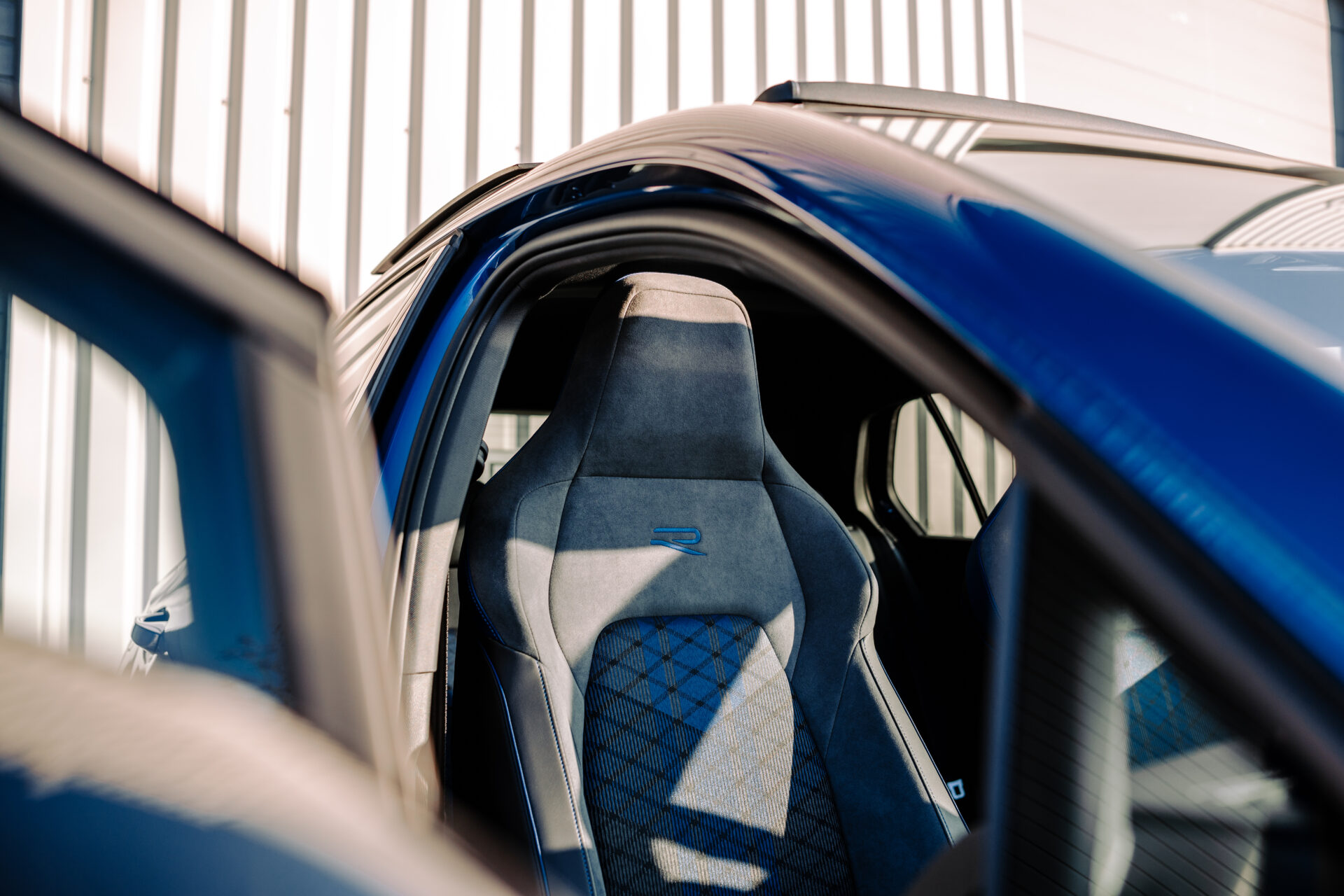 Golf 8 R - 4 MOTION | AKRA | PANO | H&K | DCC | DRIFT MODE - Afbeelding 17