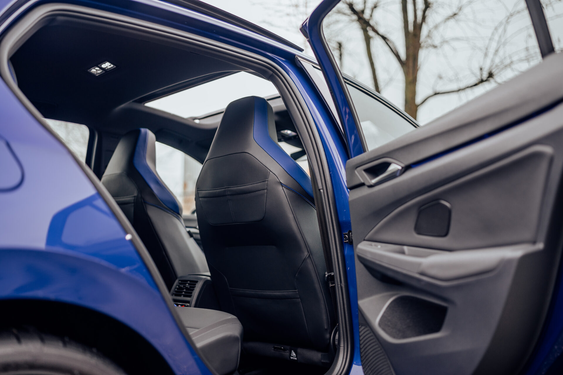 Golf 8 R โ 20 JAHRE | AKRA | PANO | H&K | DCC | DRIFT MODE... - Afbeelding 36